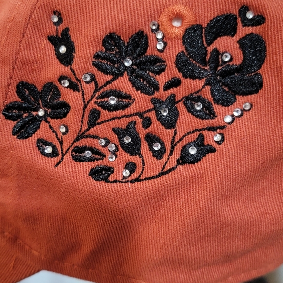 Emroidered baseball hat with rhinestones - Picture 2 of 5